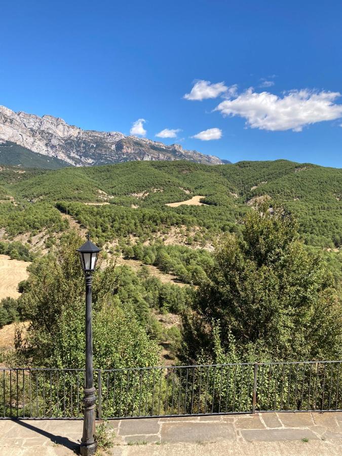 Vistas A La Montana En Un Pueblo Con Encanto. El Pueyo de Araguas Exterior photo