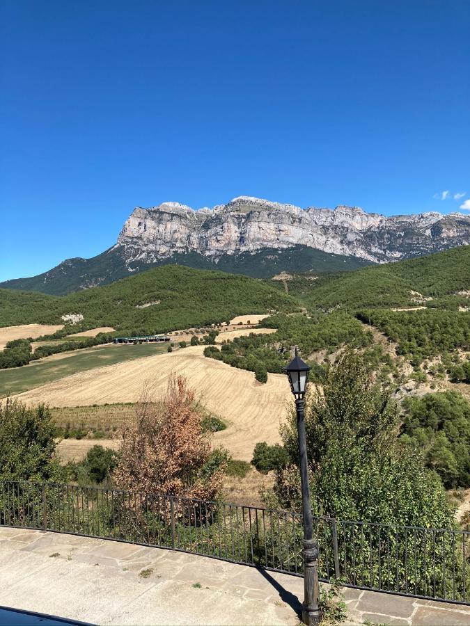 Vistas A La Montana En Un Pueblo Con Encanto. El Pueyo de Araguas Exterior photo