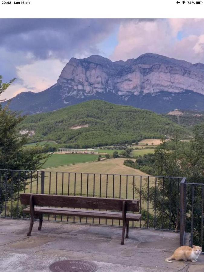 Vistas A La Montana En Un Pueblo Con Encanto. El Pueyo de Araguas Exterior photo
