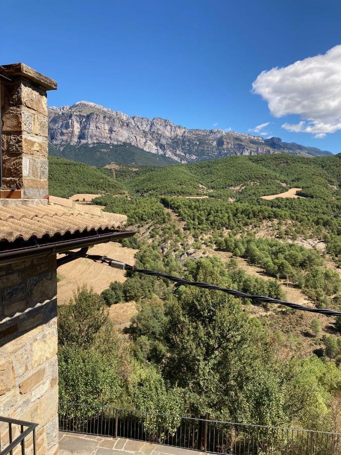 Vistas A La Montana En Un Pueblo Con Encanto. El Pueyo de Araguas Exterior photo